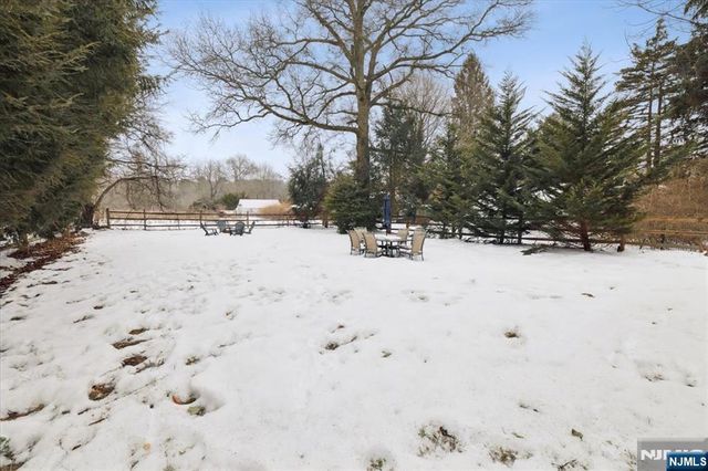 138 Chestnut Ridge Road, Saddle River, NJ 07458