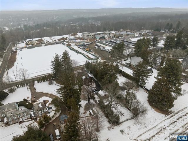 138 Chestnut Ridge Road, Saddle River, NJ 07458