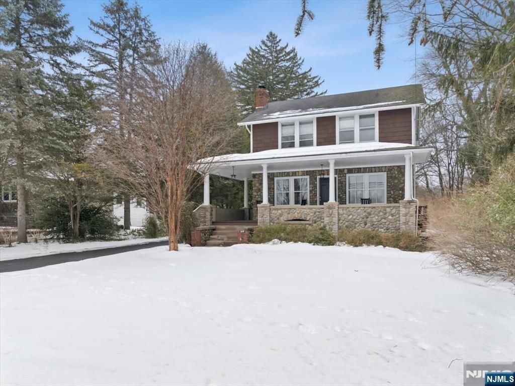 138 Chestnut Ridge Road, Saddle River, NJ 07458