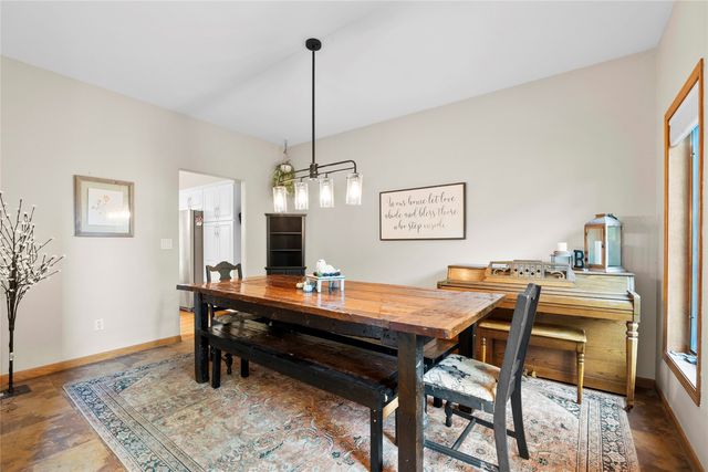 3256 Meadow Ridge Rd NE, Solon, IA 52333