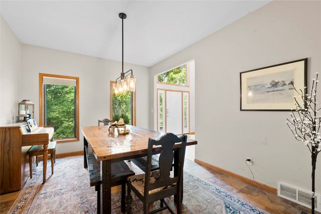 3256 Meadow Ridge Rd NE, Solon, IA 52333