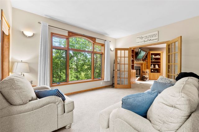 3256 Meadow Ridge Rd NE, Solon, IA 52333