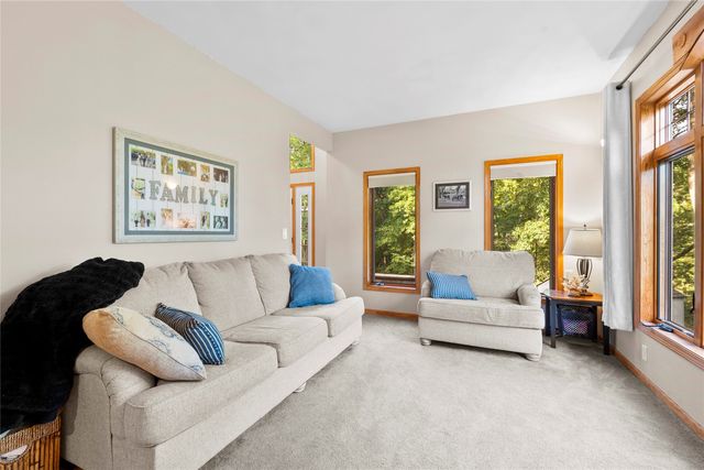 3256 Meadow Ridge Rd NE, Solon, IA 52333