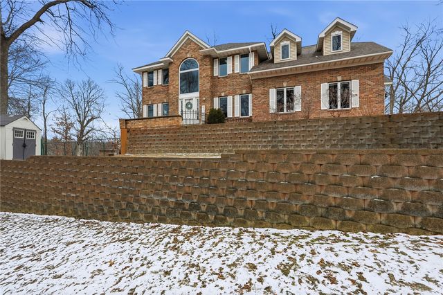 3256 Meadow Ridge Rd NE, Solon, IA 52333