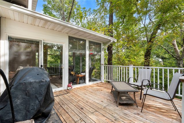 3256 Meadow Ridge Rd NE, Solon, IA 52333