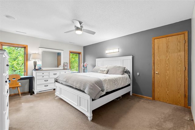 3256 Meadow Ridge Rd NE, Solon, IA 52333