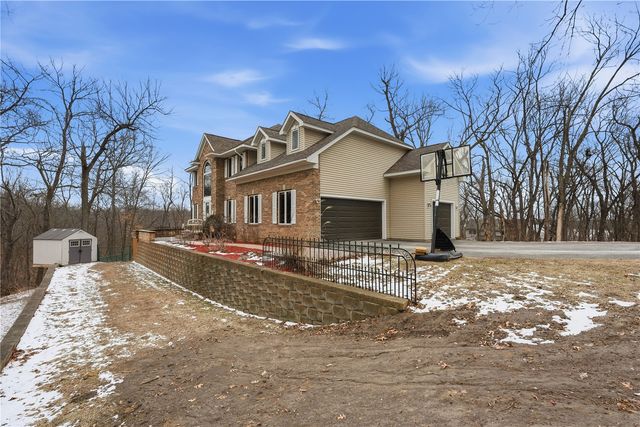 3256 Meadow Ridge Rd NE, Solon, IA 52333