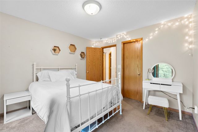 3256 Meadow Ridge Rd NE, Solon, IA 52333