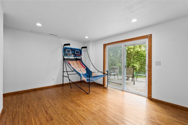 3256 Meadow Ridge Rd NE, Solon, IA 52333