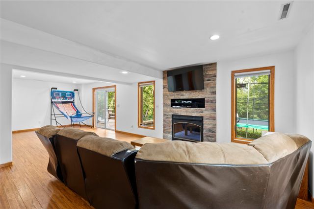 3256 Meadow Ridge Rd NE, Solon, IA 52333