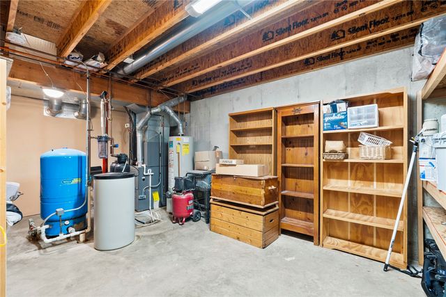 3256 Meadow Ridge Rd NE, Solon, IA 52333