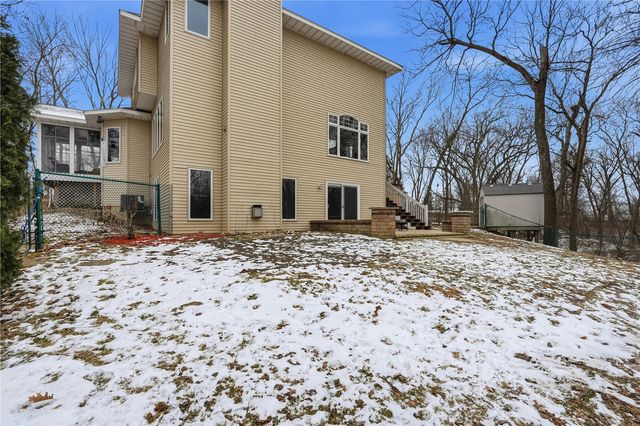 3256 Meadow Ridge Rd NE, Solon, IA 52333