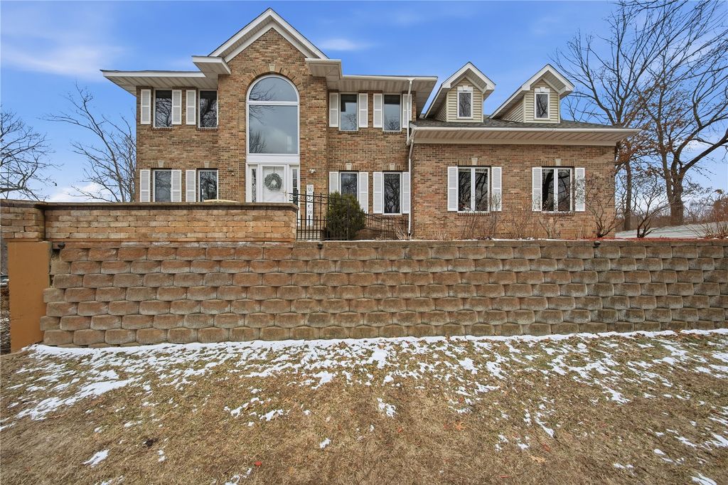 3256 Meadow Ridge Rd NE, Solon, IA 52333