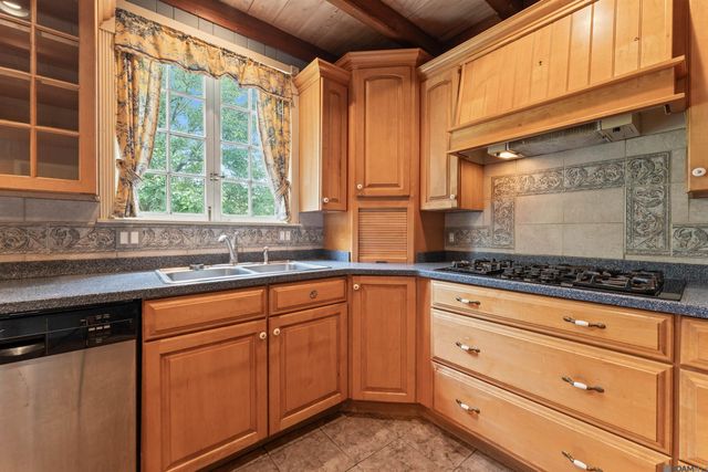 658 Nelson Dr, Baton Rouge, LA 70808