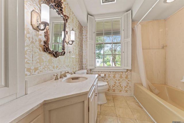 658 Nelson Dr, Baton Rouge, LA 70808