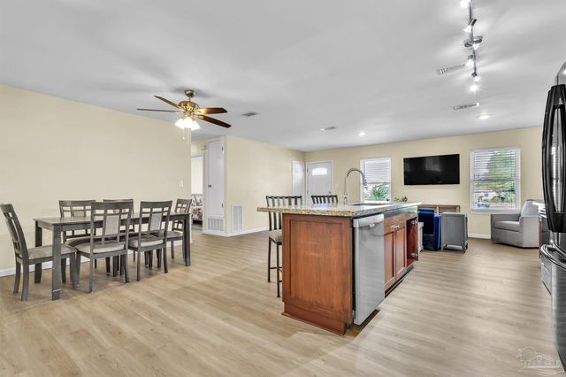 1172 New Haven Dr, Cantonment, FL 32533