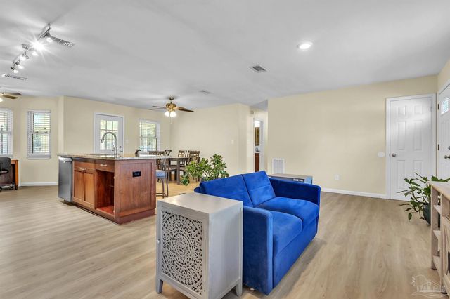 1172 New Haven Dr, Cantonment, FL 32533