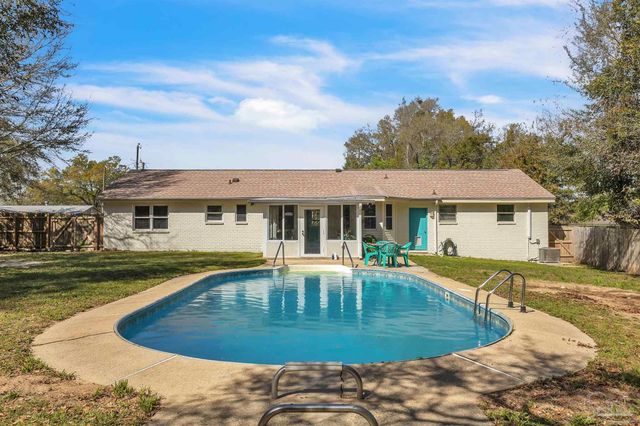 1172 New Haven Dr, Cantonment, FL 32533