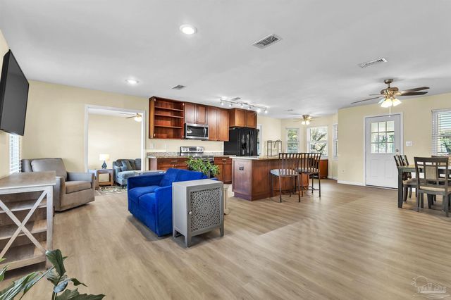 1172 New Haven Dr, Cantonment, FL 32533