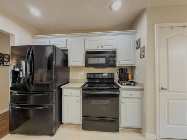 212 RAINBOW Lane, Winder, GA 30680