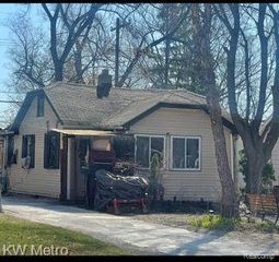 28530 FAIRFAX Street, Southfield, MI 48076