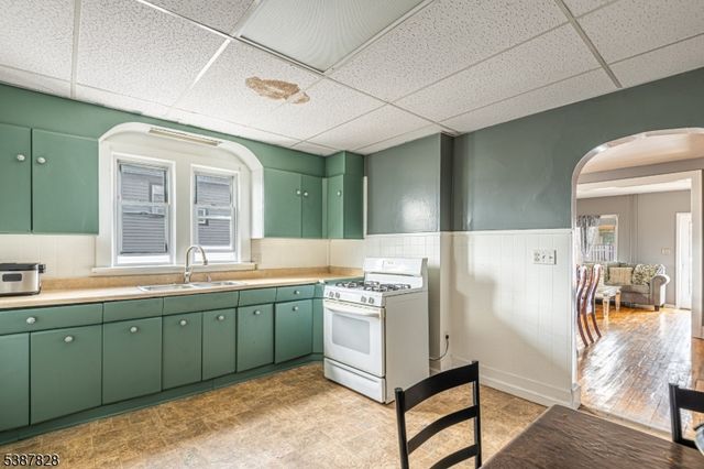 36 Fulton St, Phillipsburg Town, NJ 08865