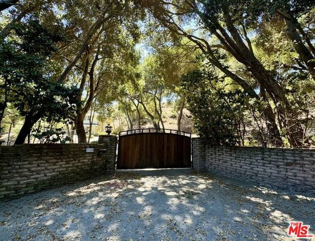 730 Crater Camp Drive, Calabasas, CA 91302