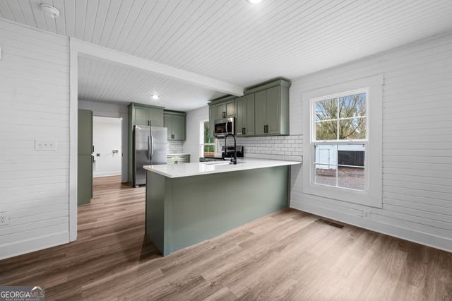 802 E McIntosh Road, Griffin, GA 30223