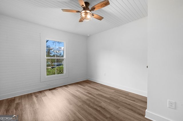 802 E McIntosh Road, Griffin, GA 30223