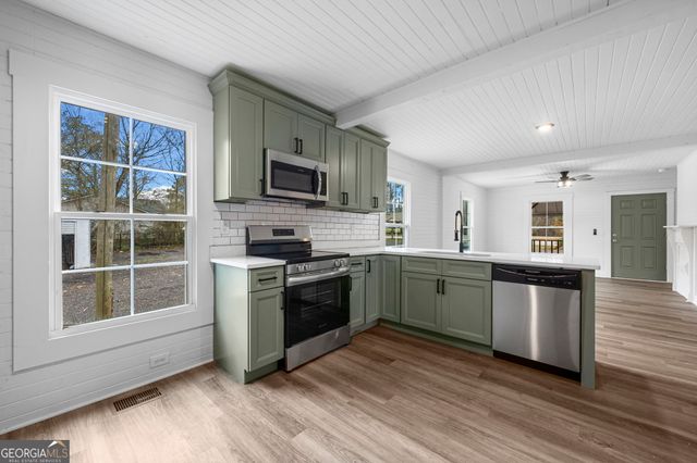 802 E McIntosh Road, Griffin, GA 30223