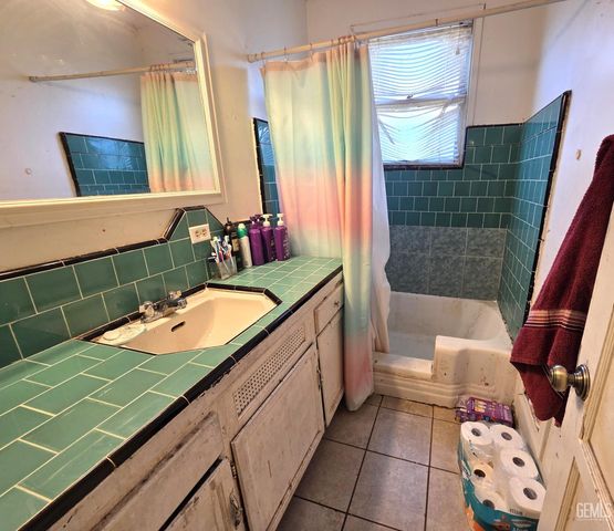 1339 Castaic Avenue, Bakersfield, CA 93308