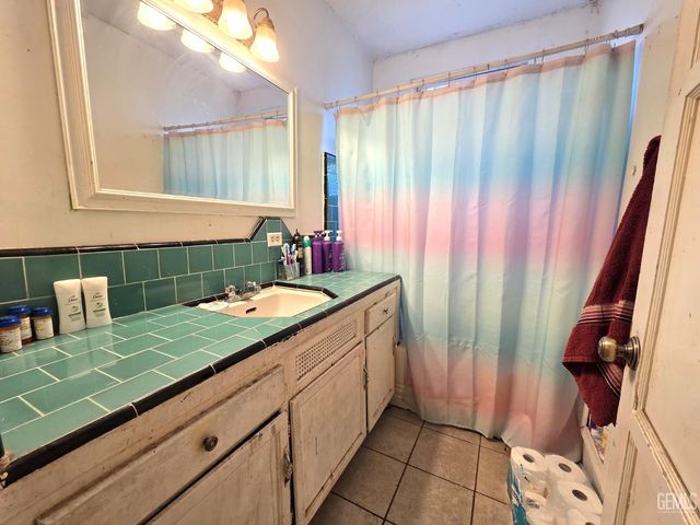 1339 Castaic Avenue, Bakersfield, CA 93308