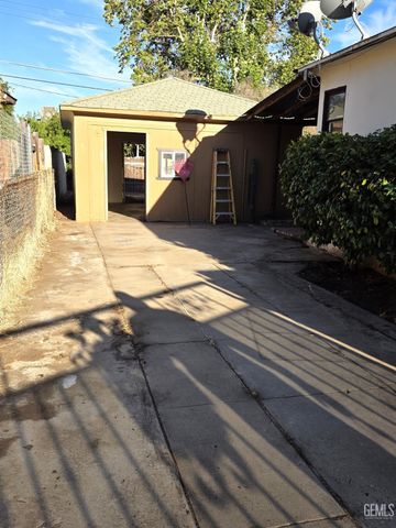 1339 Castaic Avenue, Bakersfield, CA 93308