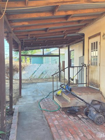 1339 Castaic Avenue, Bakersfield, CA 93308