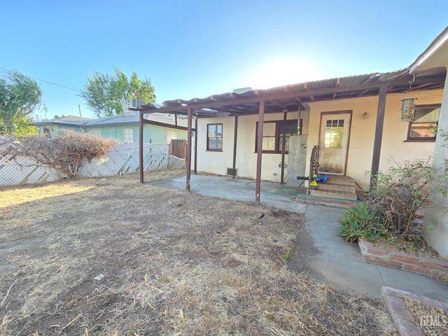 1339 Castaic Avenue, Bakersfield, CA 93308