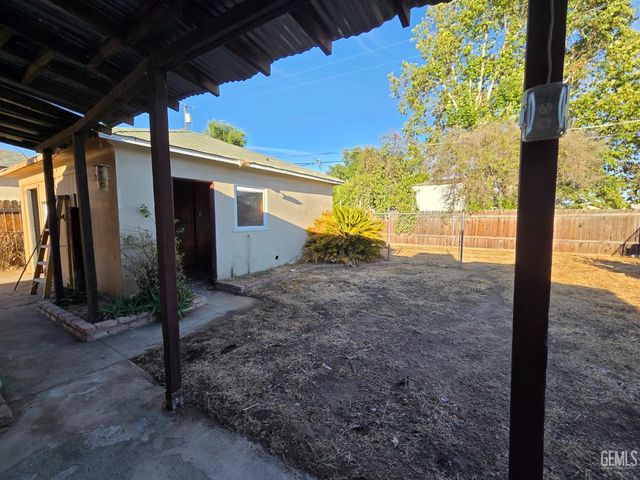 1339 Castaic Avenue, Bakersfield, CA 93308