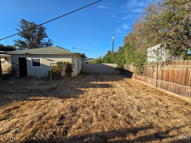 1339 Castaic Avenue, Bakersfield, CA 93308