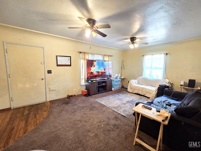 1339 Castaic Avenue, Bakersfield, CA 93308