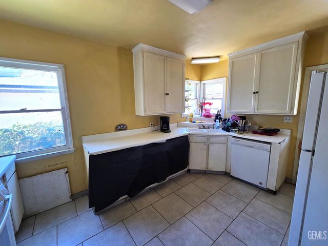 1339 Castaic Avenue, Bakersfield, CA 93308