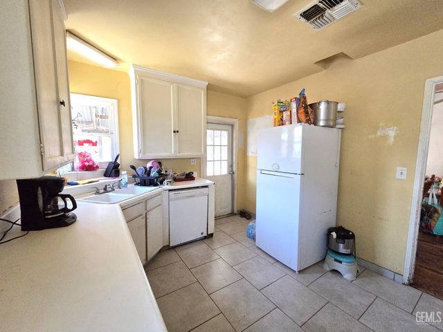 1339 Castaic Avenue, Bakersfield, CA 93308