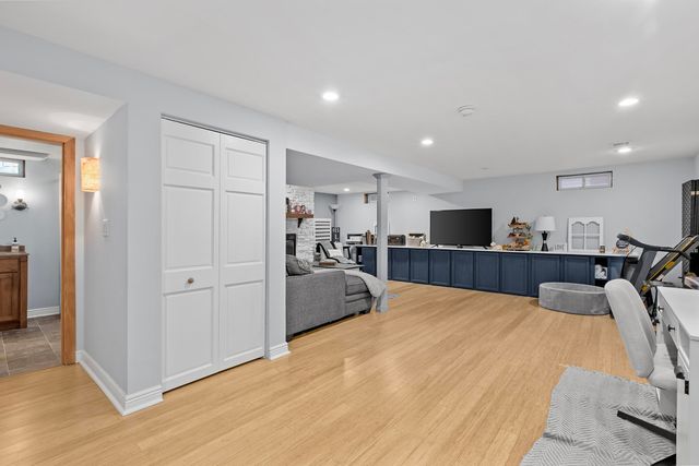 2106 Shallowford Drive, Valparaiso, IN 46383