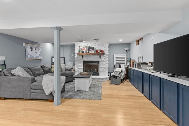 2106 Shallowford Drive, Valparaiso, IN 46383