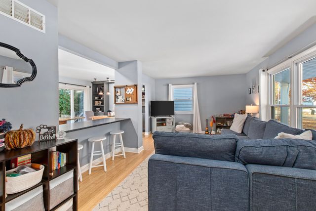 2106 Shallowford Drive, Valparaiso, IN 46383