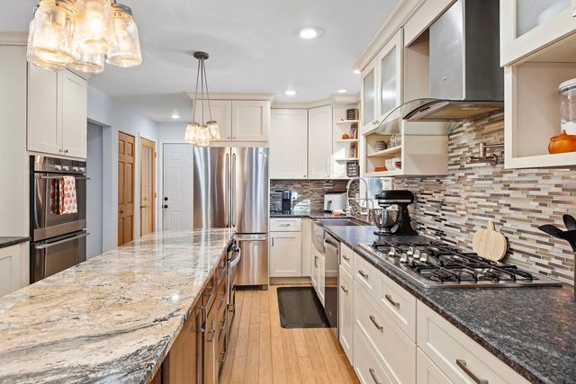 2106 Shallowford Drive, Valparaiso, IN 46383