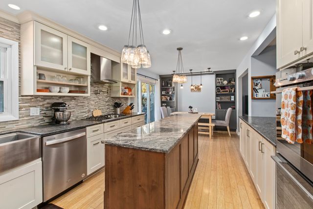 2106 Shallowford Drive, Valparaiso, IN 46383