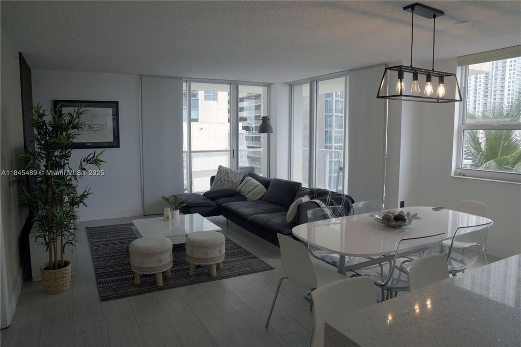 1155 Brickell Bay Dr 902, Miami, FL 33131