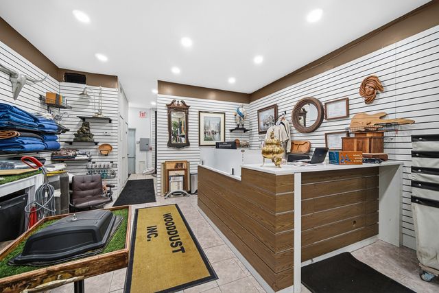 9725 Southwest Highway, Oak Lawn, IL 60453