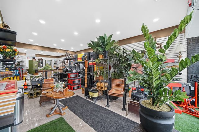 9725 Southwest Highway, Oak Lawn, IL 60453