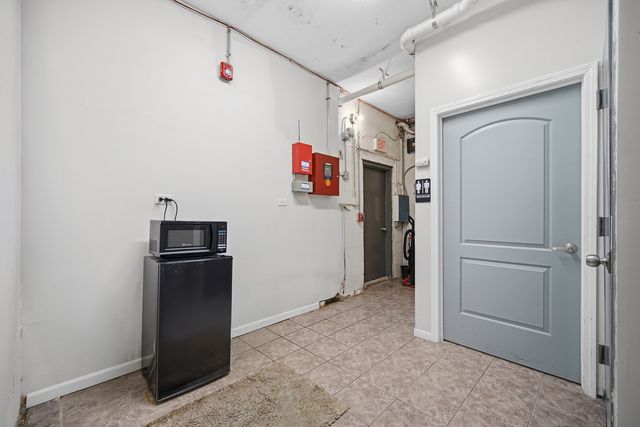 9725 Southwest Highway, Oak Lawn, IL 60453