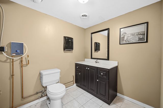 9725 Southwest Highway, Oak Lawn, IL 60453